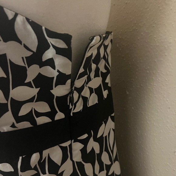 LOFT NEW COCKTAIL DRESS SIZE 12 . Black with white flowers. - Picture 7 of 16